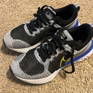 Nike Fly Knit Size 9